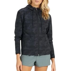 Vuori Outdoor Trainer Shell Jacket in Black Camo